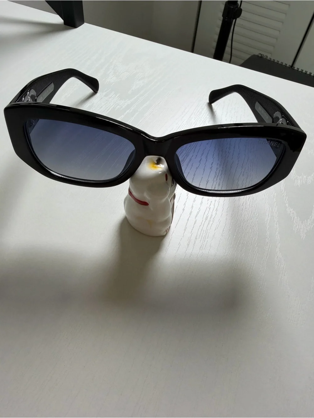 Inspired Cat-Eye Sunglasses with CC Style Logo – Glossy Black Frame - Picture 2 of 3